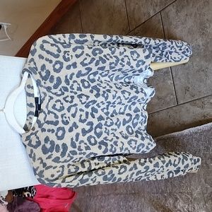 Super soft leopard sweater size small